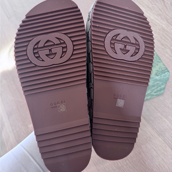 Platform slides - Picture 5 of 7